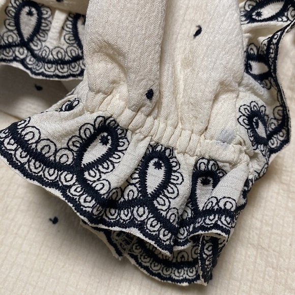 Ruffle Blouse Women’s Size Small white black Cropped Embroidered Ruffle Top - Picture 11 of 11